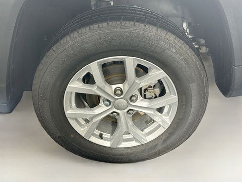 Used 2023 Jeep Grand Cherokee Limited image 11