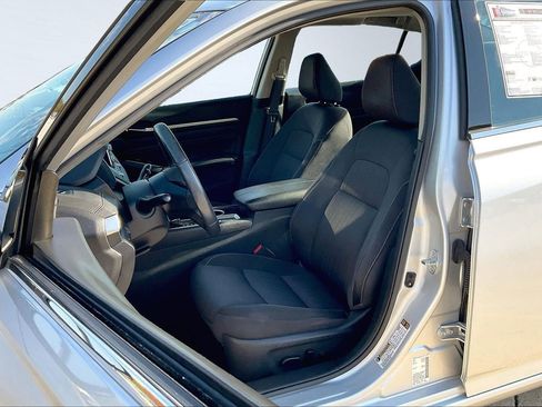 Used 2020 Nissan Altima 2.5 SV image 31