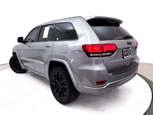 Used 2019 Jeep Grand Cherokee Altitude RWD image 2