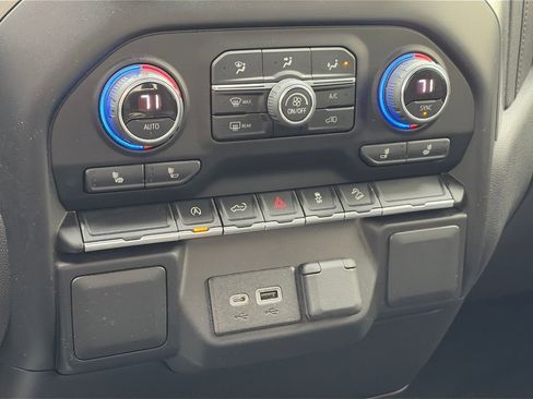 Used 2022 Chevrolet Silverado 1500 RST AWD/4WD image 20