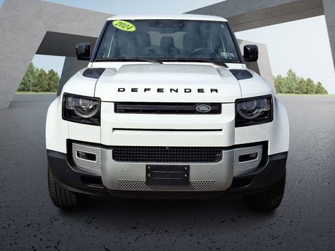 Used 2024 Land Rover Defender 90 S image 2