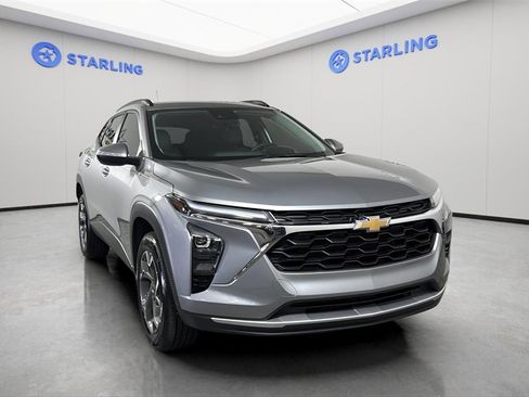 Used 2025 Chevrolet Trax LT image 31