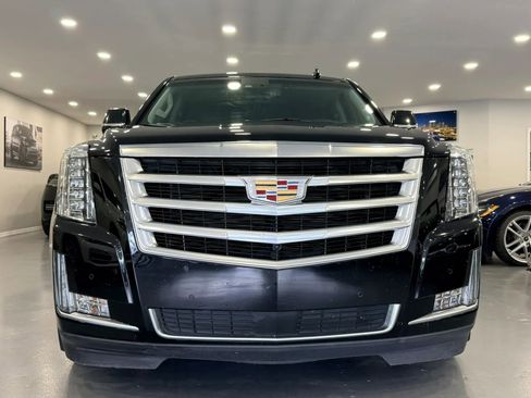 Used 2015 Cadillac Escalade Premium RWD image 2