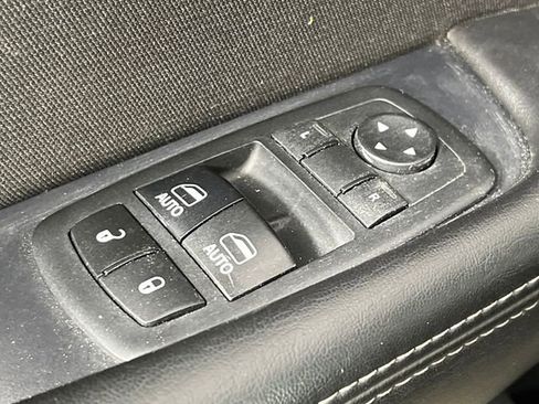 Used 2017 Dodge Challenger R/T image 18