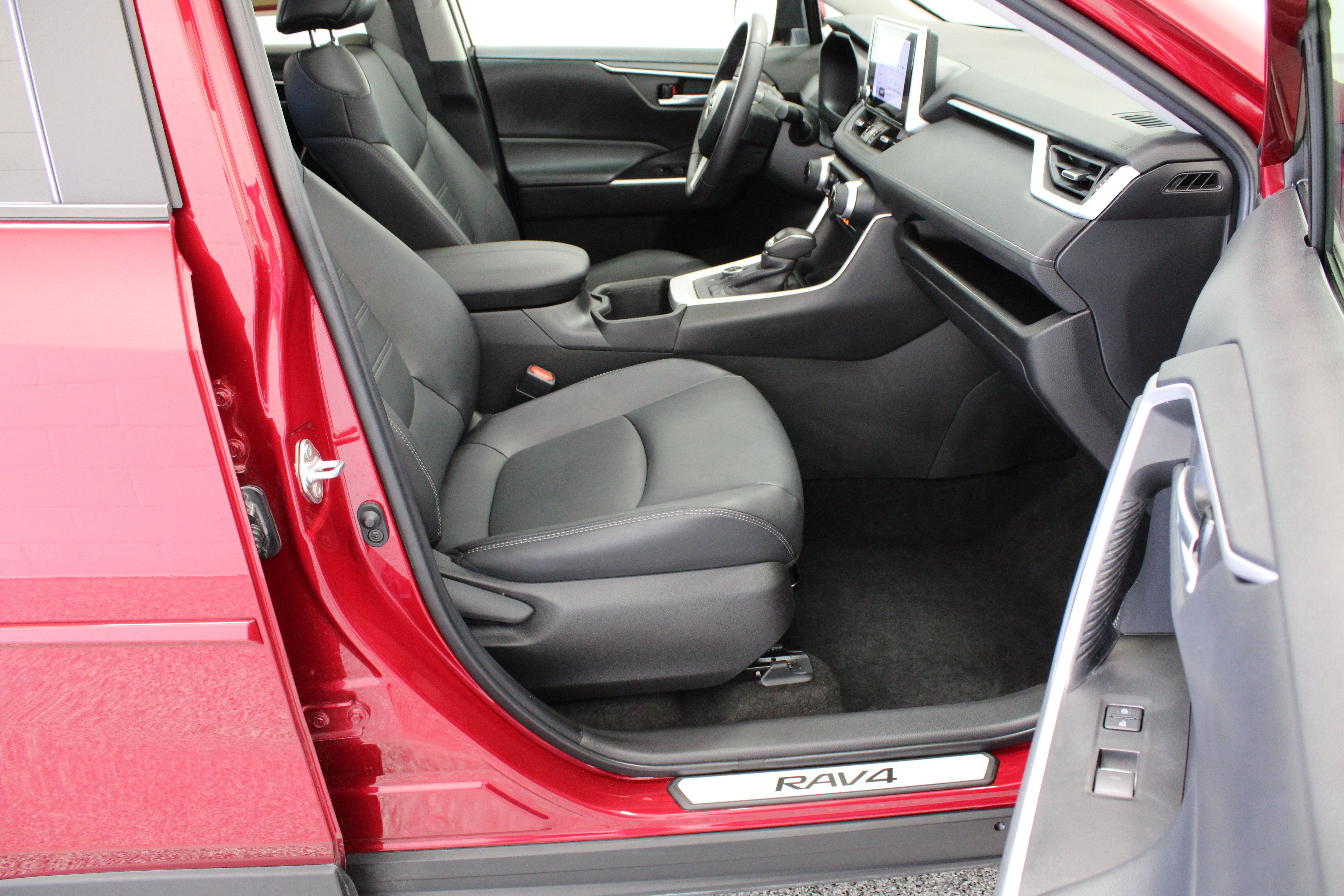Used 2023 Toyota RAV4 XLE Premium AWD/4WD image 37