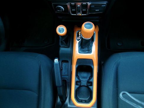 Certified 2021 Jeep Gladiator Sport AWD/4WD image 15