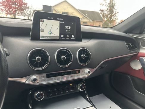 Used 2018 Kia Stinger GT2 image 19