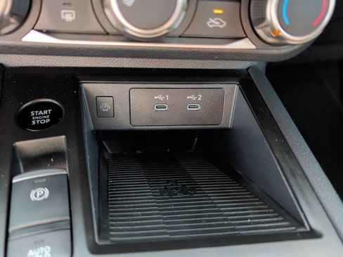Used 2025 Nissan Kicks SV FWD image 13