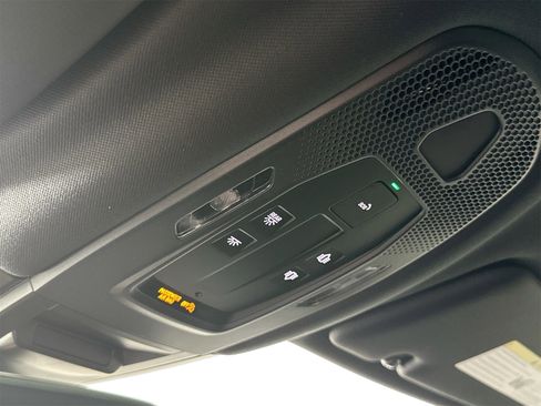 Certified 2025 Porsche Cayenne Coupe image 31