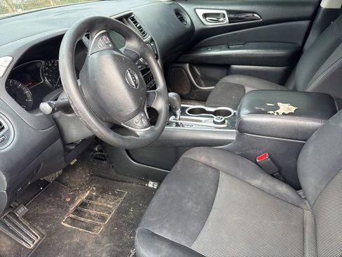 Used 2019 Nissan Pathfinder S image 10