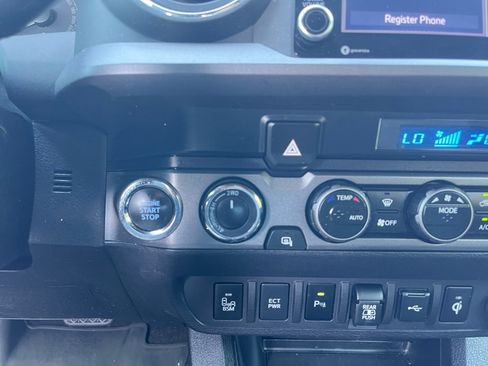 Used 2022 Toyota Tacoma TRD Off-Road w/ Technology Package AWD/4WD image 23