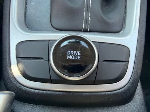 Used 2025 Hyundai Venue SEL FWD image 34