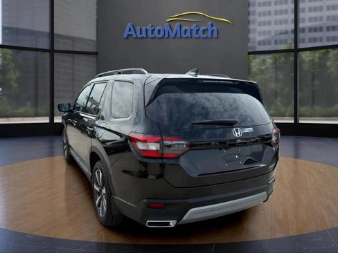 Used 2025 Honda Pilot Touring image 8