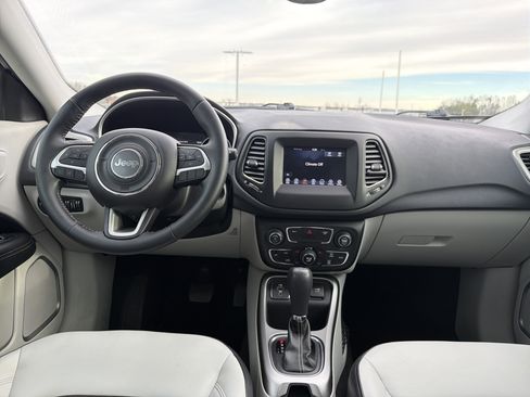 Used 2018 Jeep Compass Latitude w/ Popular Equipment Group image 30