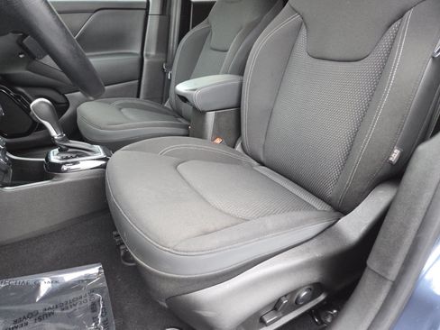 Used 2022 Jeep Renegade Altitude w/ Convenience Group AWD/4WD image 27