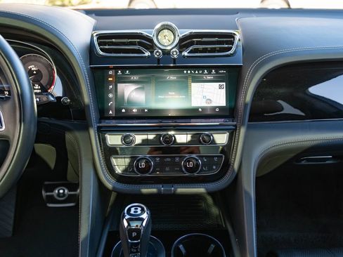 Used 2021 Bentley Bentayga Speed AWD/4WD image 27