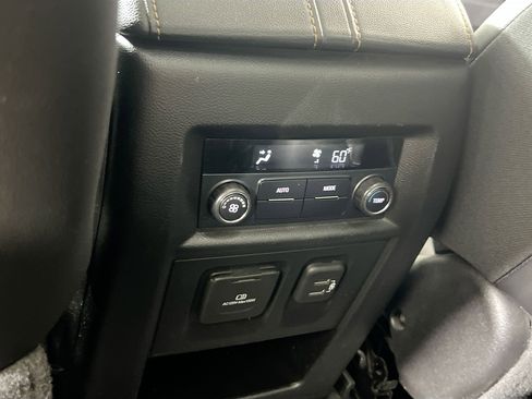 Used 2019 Chevrolet Traverse LT w/ LT Premium Package AWD/4WD image 27