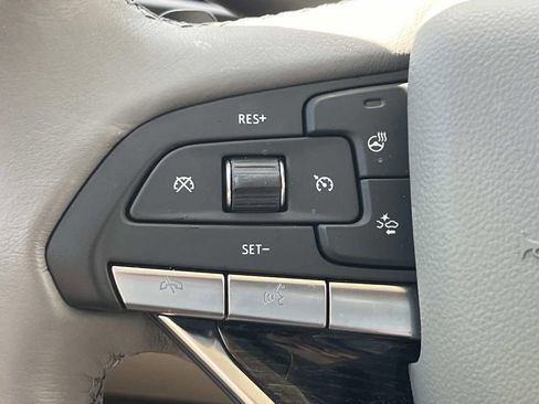 Used 2025 Cadillac XT6 Premium Luxury image 32