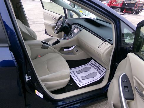 Used 2014 Toyota Prius Three image 21