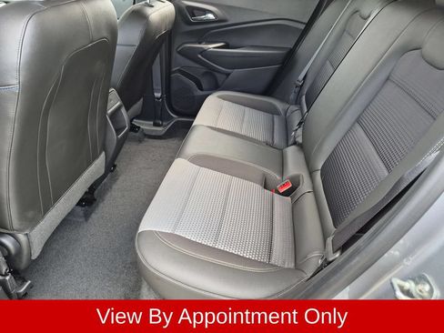 Used 2025 Chevrolet Trax LT w/ LT Convenience Package FWD image 28