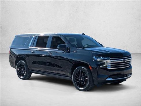 Used 2022 Chevrolet Suburban High Country image 3