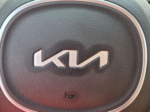 Used 2024 Kia Carnival LX FWD image 35