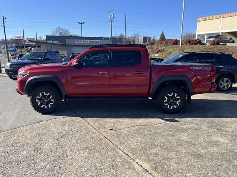Used 2016 Toyota Tacoma TRD Off-Road image 1