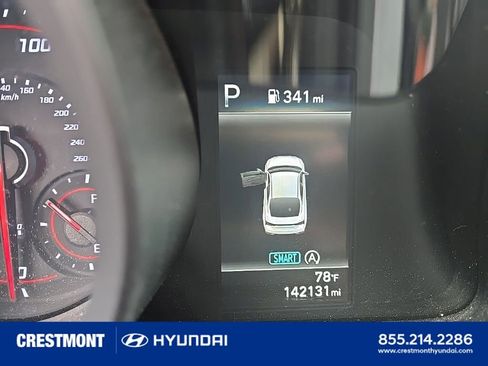 Used 2022 Hyundai Elantra SE FWD image 2