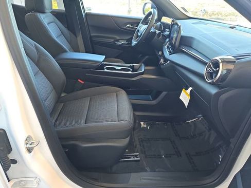 New 2025 Chevrolet Equinox LT image 28