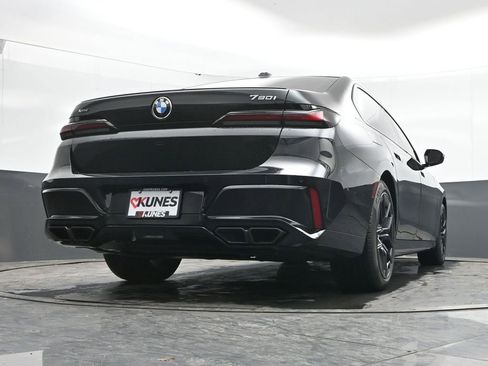 Used 2023 BMW 760i xDrive w/ Executive Package AWD/4WD image 45