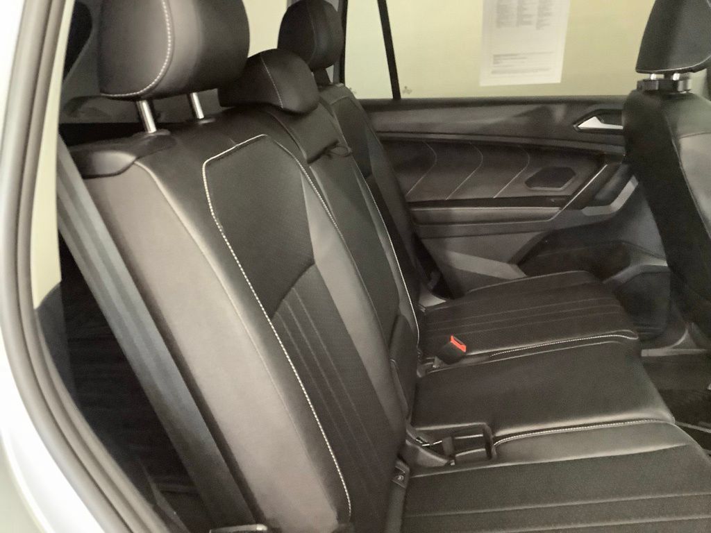 Used 2023 Volkswagen Tiguan SE w/ Panoramic Sunroof Package FWD image 35