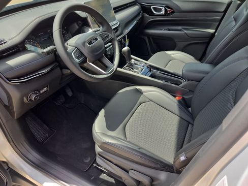 New 2026 Jeep Compass Latitude AWD/4WD image 10