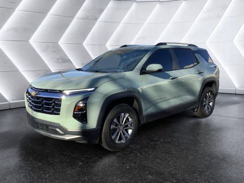 Used 2025 Chevrolet Equinox LT w/ Convenience Package II image 3