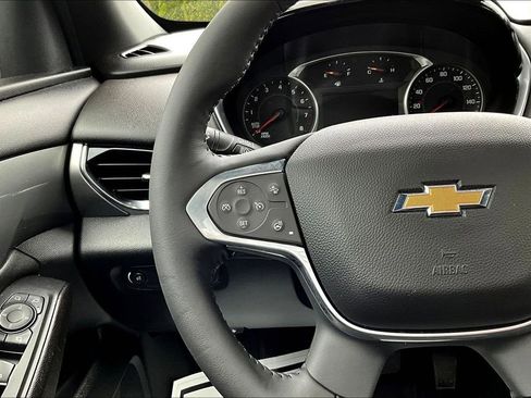 Used 2022 Chevrolet Traverse LT w/ LT Premium Package AWD/4WD image 11