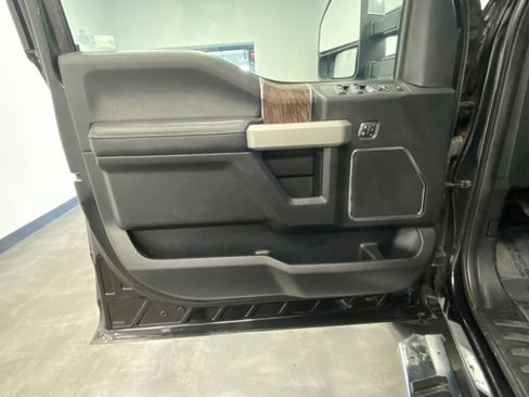 Used 2019 Ford F350 Lariat w/ Lariat Ultimate Package AWD/4WD image 44