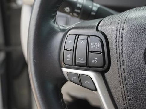 Used 2019 Toyota Highlander XLE image 31