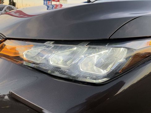 Used 2019 Toyota Avalon XLE w/ Moonroof Package image 6