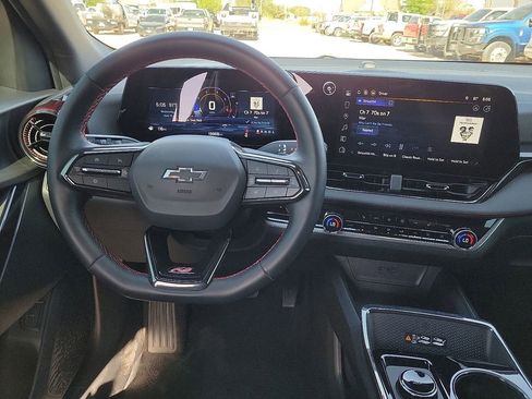 Used 2025 Chevrolet Equinox RS FWD image 17