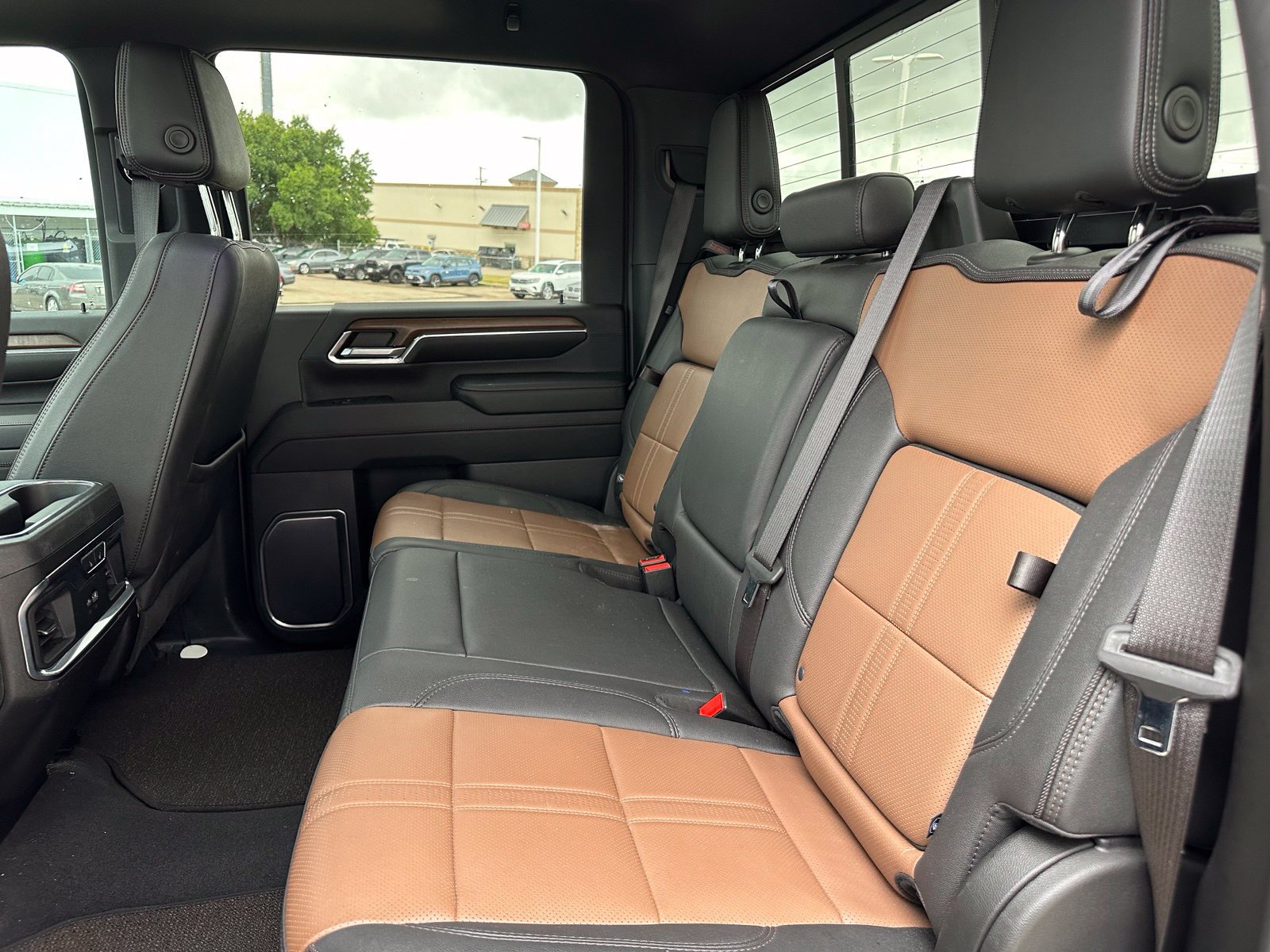 Used 2024 Chevrolet Silverado 2500 High Country w/ High Country Premium Package AWD/4WD image 16