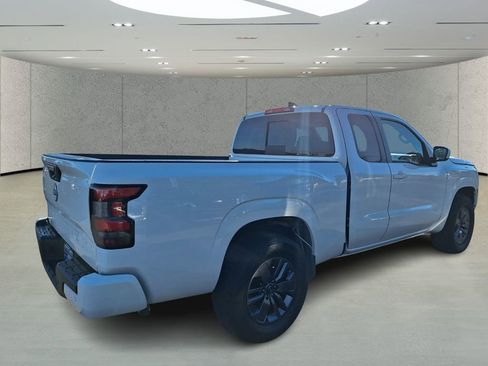 Used 2025 Nissan Frontier SV image 5