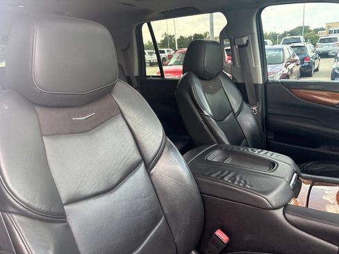 Used 2015 Cadillac Escalade Luxury AWD/4WD image 28