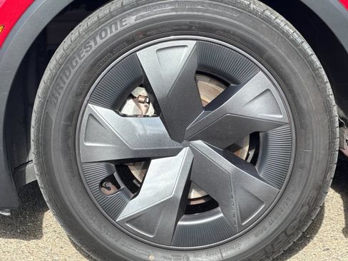 Used 2025 Toyota Prius LE FWD image 46