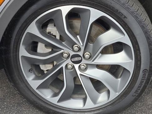 Used 2022 Lincoln Nautilus Reserve image 12