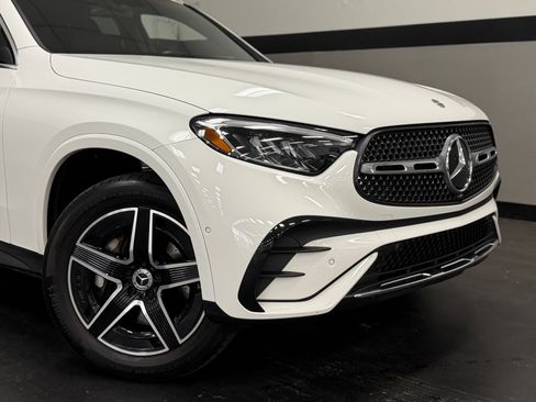 Used 2025 Mercedes-Benz GLC 350e 4MATIC image 3