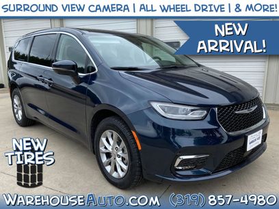 Used 2023 Chrysler Pacifica Touring-L