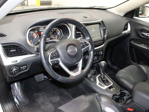 Used 2016 Jeep Cherokee Trailhawk image 19