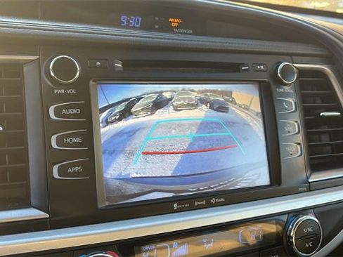 Used 2017 Toyota Highlander XLE image 13