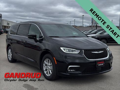 New 2026 Chrysler Pacifica Select FWD image 1