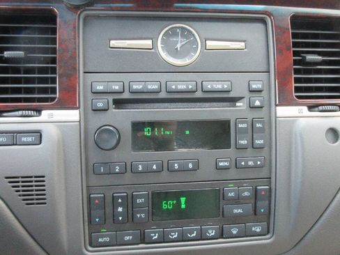 Used 2007 Lincoln Town Car Signature RWD image 35