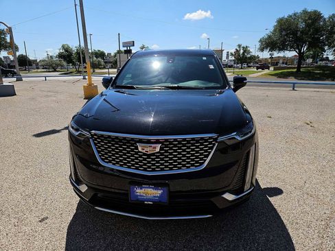 Used 2025 Cadillac XT6 Luxury FWD image 3